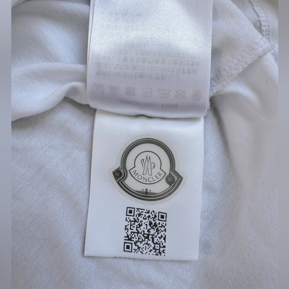 MONCLER Ombré Logo Long Sleeve Graphic Tee - Picture 9 of 13